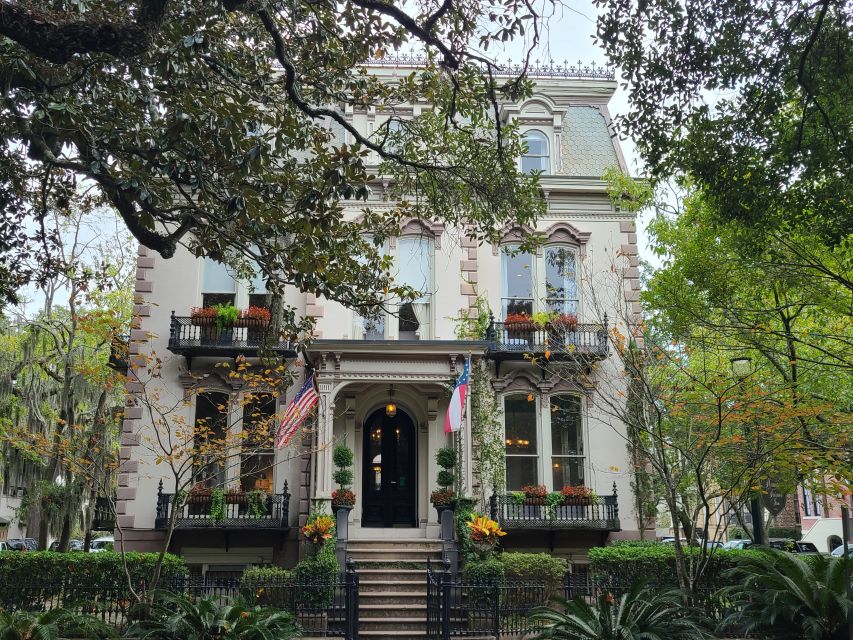 Savannah: Old Town Hop-On Hop-Off Trolley Tour - Squares, churches, and the city’s most photogenic streets