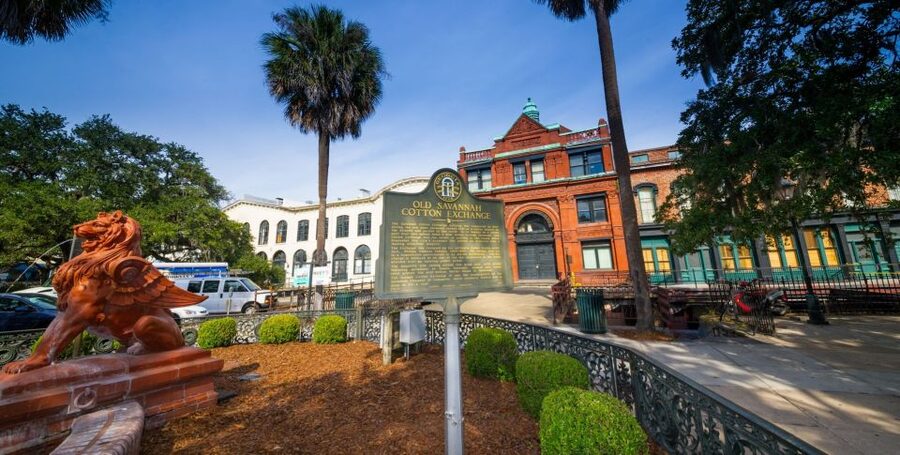 Savannah: Old Town Hop-On Hop-Off Trolley Tour - From the Trolley Barn to City Market