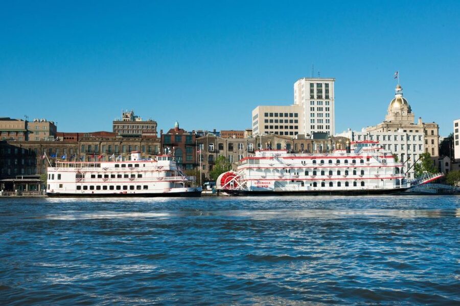 Savannah: Riverboat Cruise & City Tour Combo - The best photo opportunities come from the water