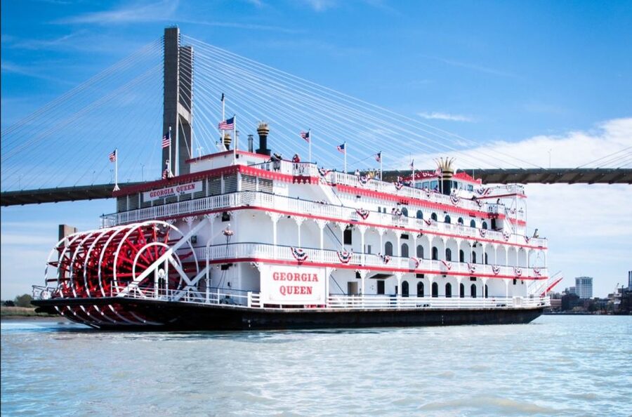 Savannah: Sightseeing Lunch Cruise - Choosing your seat and using the boat
