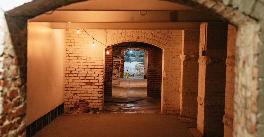 Seattle: Guided Underground Walking Tour - Crossing the three underground passageways
