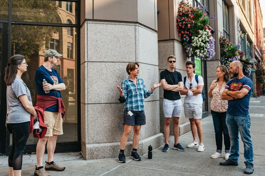 Seattle: Guided Underground Walking Tour - Guides who make the hour work