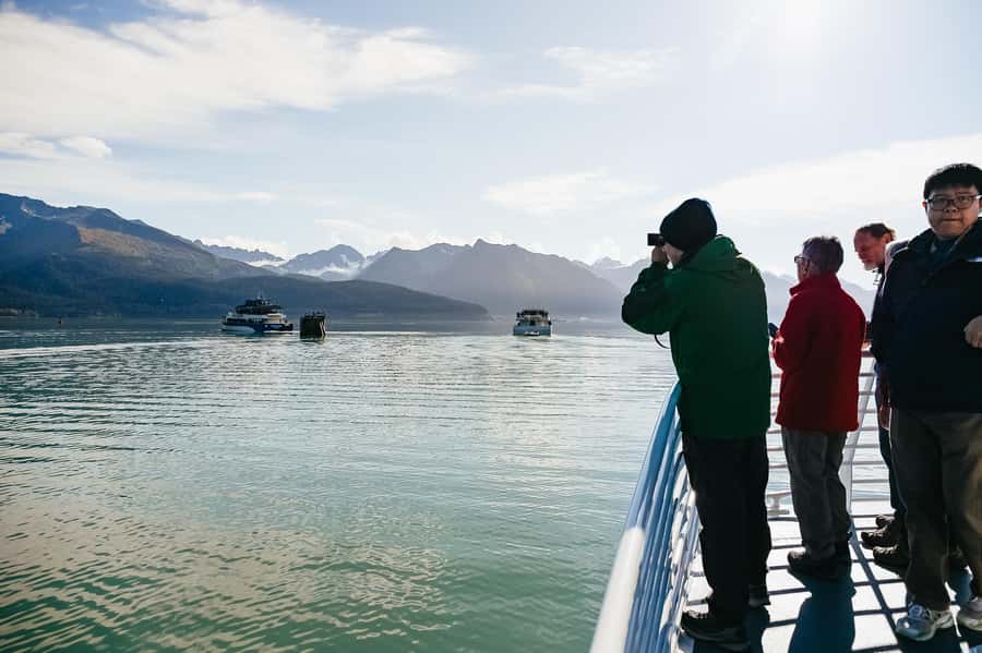 Seward: Kenai Fjords National Park Catamaran Cruise w/Lunch - Lunch, warm drinks, and the rhythm of six hours