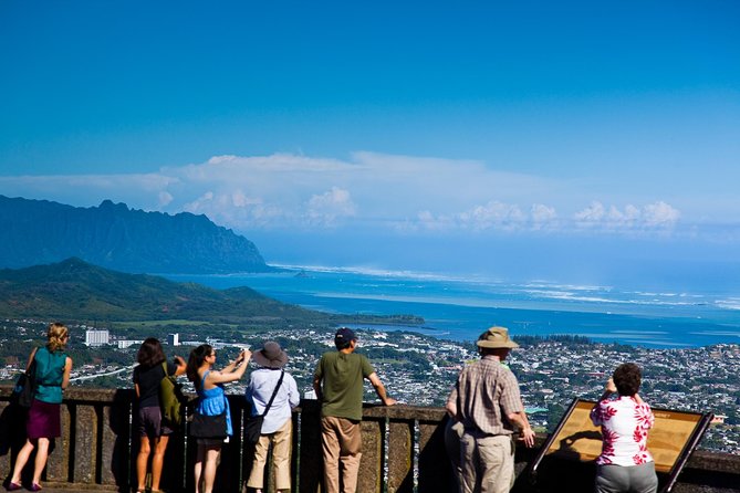 Sights & Bites Ultimate Oahu Circle Island Foodie Tour - Leonard’s malasada and the first coastal views