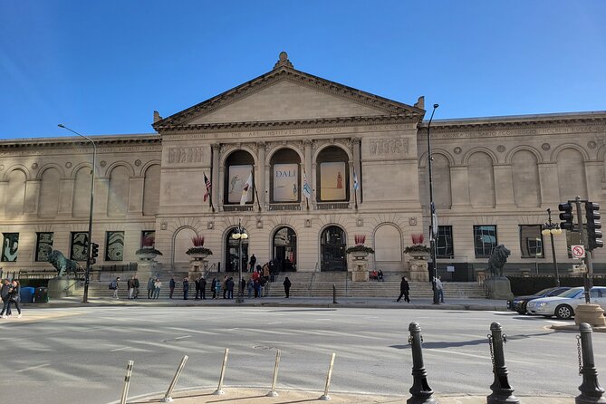 Skip-the-line: Art Institute of Chicago Guided Tour - What the small group changes