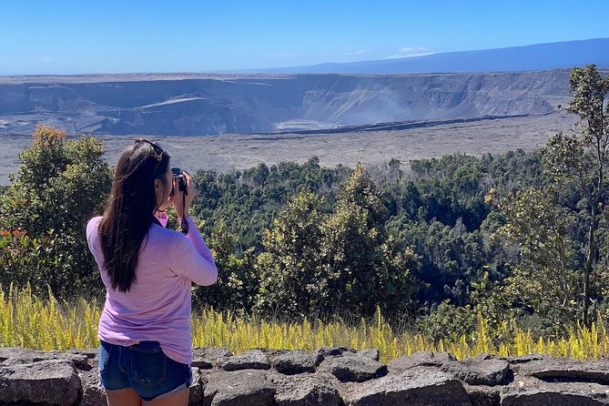 Small Group Big Island Twilight Volcano and Stargazing Tour - Punalu’u Bakery and the black sand coast