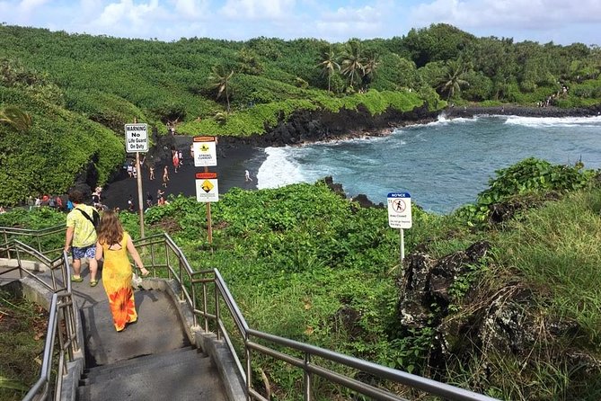 Small-Group Road to Hana Adventure Tour with Pickup & Lunch - Early pickup, breakfast, and the first coastal views