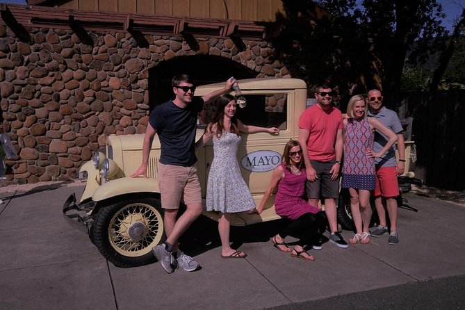 Sonoma Valley Open Air Wine Trolley Tour - Lunch breaks up the tasting schedule