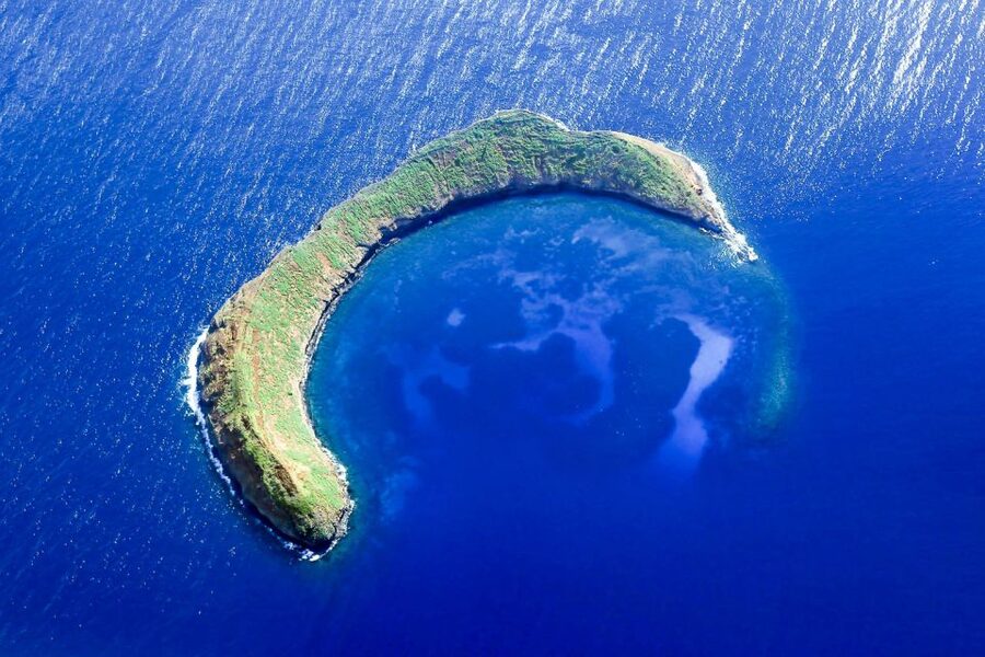 South Maui: Molokini & Turtle Town Snorkeling Tour with Meal - Molokini’s crater is the reason to get up early