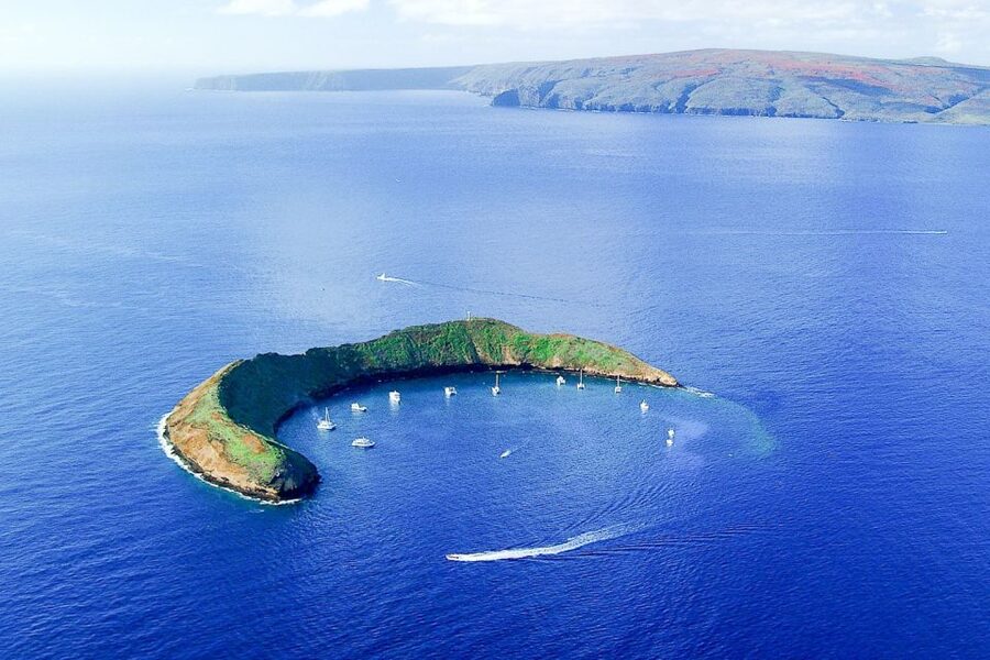 South Maui: Molokini & Turtle Town Snorkeling Tour with Meal - The catamaran makes the half-day comfortable