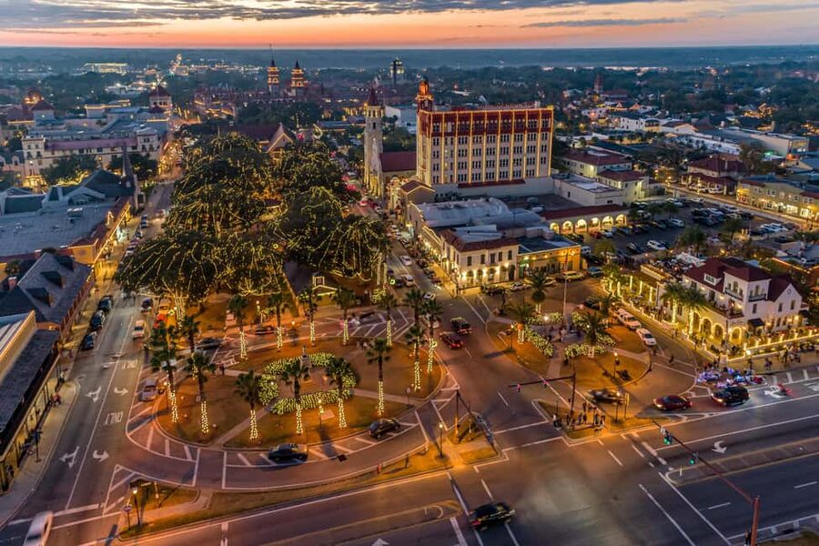St Augustine: Nights of Lights Trolley Tour - Seeing St. Augustine glowing after dark