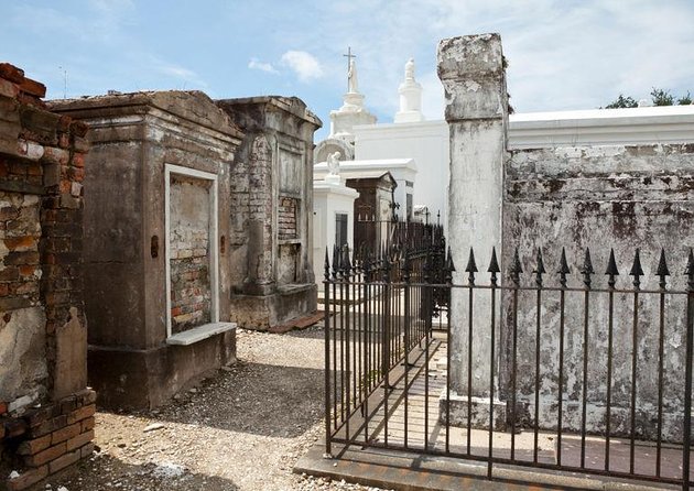 St. Louis Cemetery No. 1 Official Walking Tour - Price, Group Size, and Overall Value