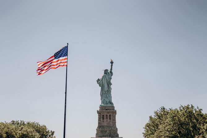 Statue of Liberty and Ellis Island Guided Tour with Ferry - Two hours or four hours?
