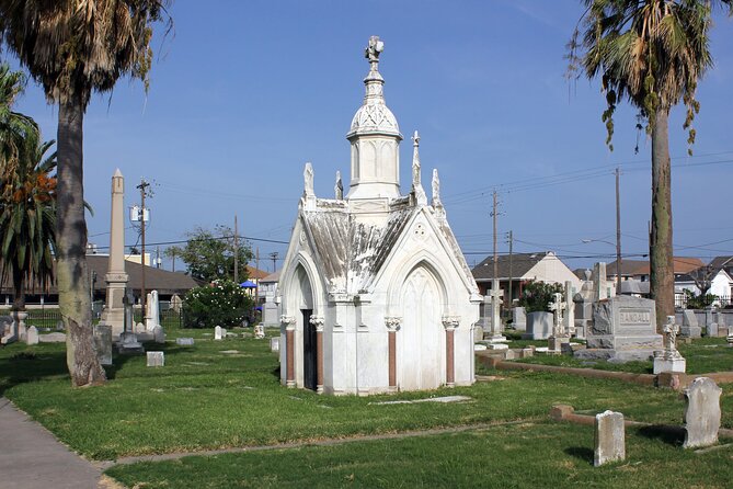 The Galveston Cemetery Tour - Walk With The Dead! - Old City Cemetery and the Lady in Black