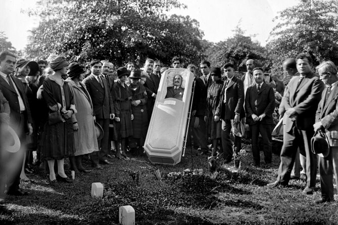 The Galveston Cemetery Tour - Walk With The Dead! - Trinity Episcopal Cemetery and the Final Stories