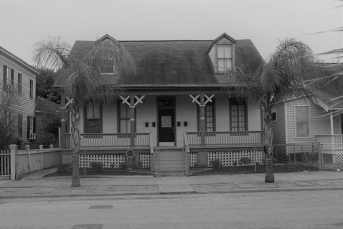 The Historic Galveston Ghost Tour - 2213 Avenue K and darker local stories