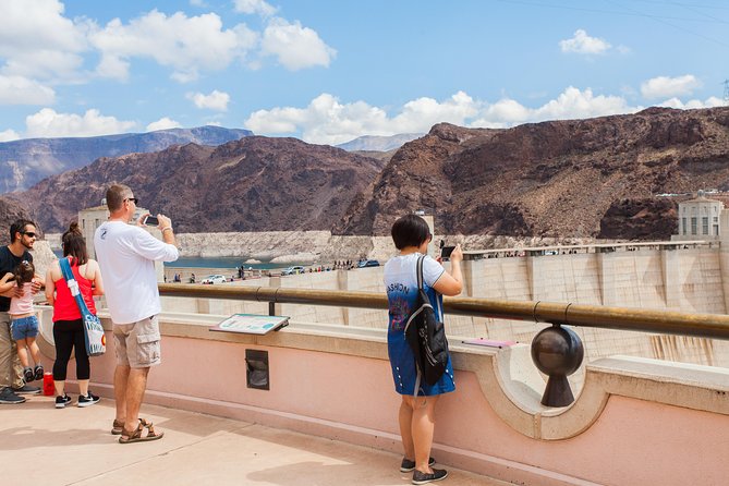 Ultimate Hoover Dam Tour from Las Vegas - The Las Vegas Sign gives you a quick start