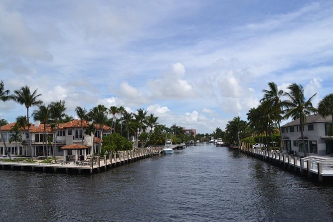 Venice of America Tour | Millionaire's Row | Complimentary Drinks - Weather, timing, and the changing vessel