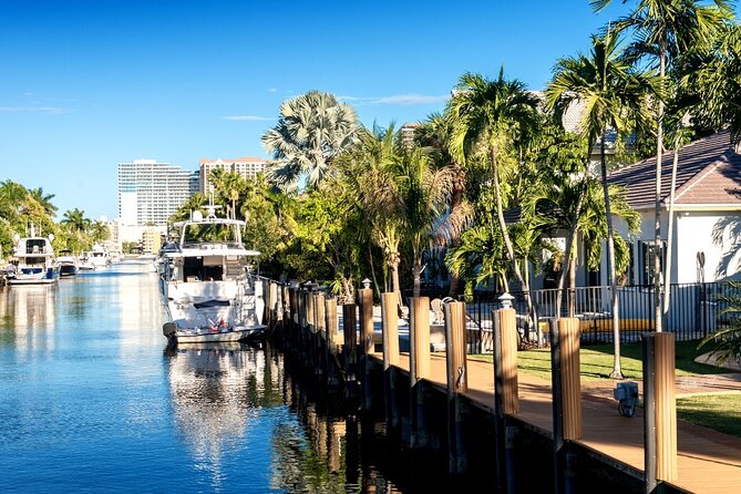 Venice of America Tour | Millionaire's Row | Complimentary Drinks - Choosing your seat on the boat