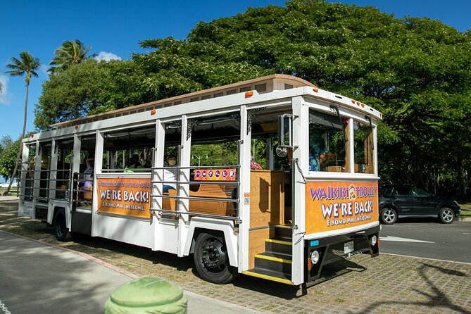 Waikiki Trolley Blue Line Coastline & Local Grindz Hop-on Hop-off - Halona Blowhole: 15 minutes of coastal drama