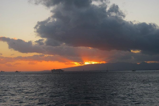 Waikoloa Signature Catamaran Sunset Sail - Drinks, snacks, and the unexpected meal