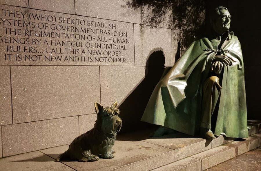 Washington DC: Monuments by Moonlight Nighttime Trolley Tour - Who should book this nighttime trolley tour?