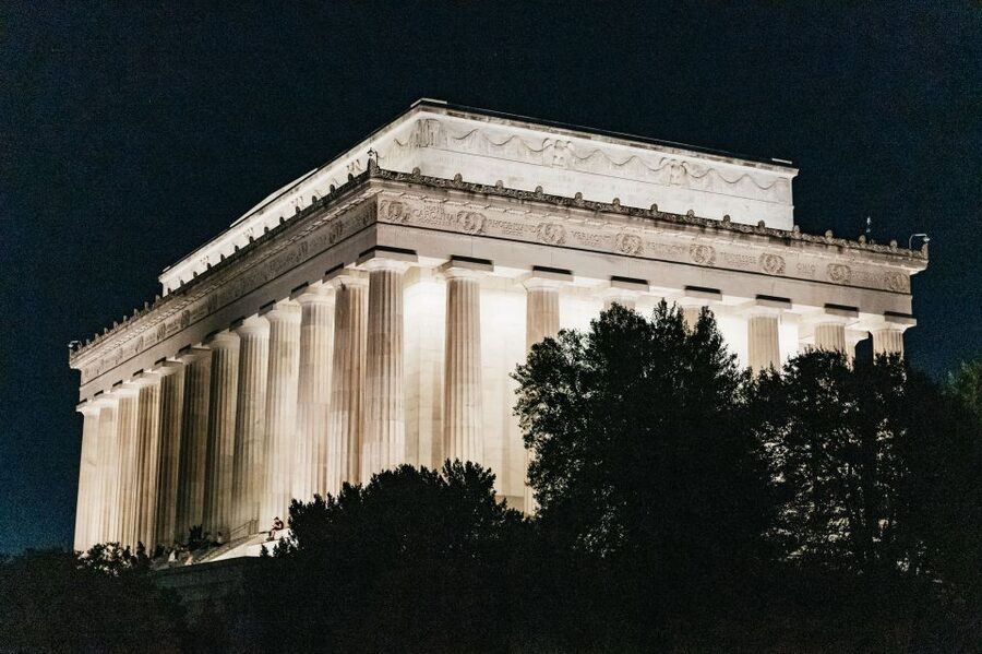 Washington DC: Monuments by Moonlight Nighttime Trolley Tour - How good are the guides?