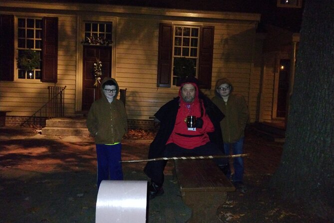 Williamsburg Ghosts, Witches and Pirates Tour - What the guides do best