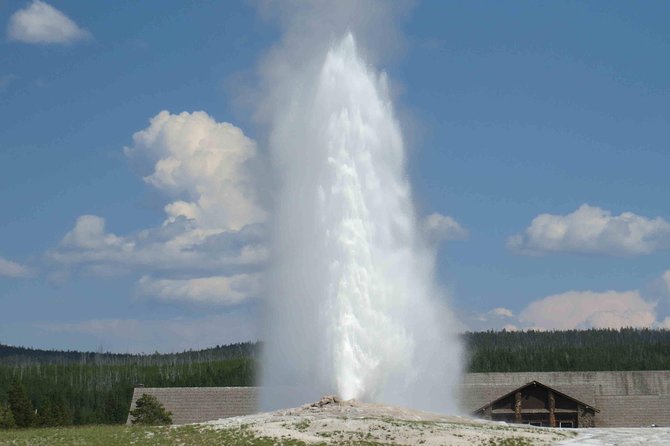 Yellowstone National Park - Full-Day Lower Loop Tour from Jackson - Grand Teton views on the way north